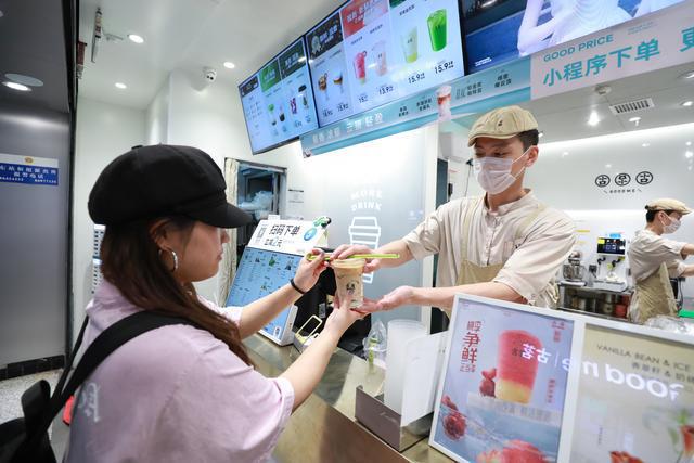 古茗官宣吴彦祖为咖啡品质合伙人，现磨咖啡门店超7600家