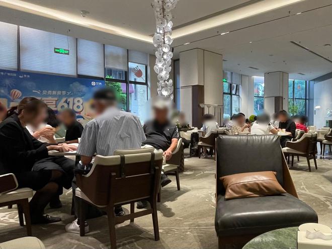 比“小阳春”还火！房企年中冲刺：有楼盘靠LABUBU吸客，上海建发派千张乐高乐园门票