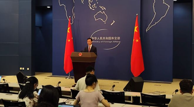 英国投8亿美元调查中国间谍？外交部回应：绝不接受任何污蔑、抹黑和无端指责