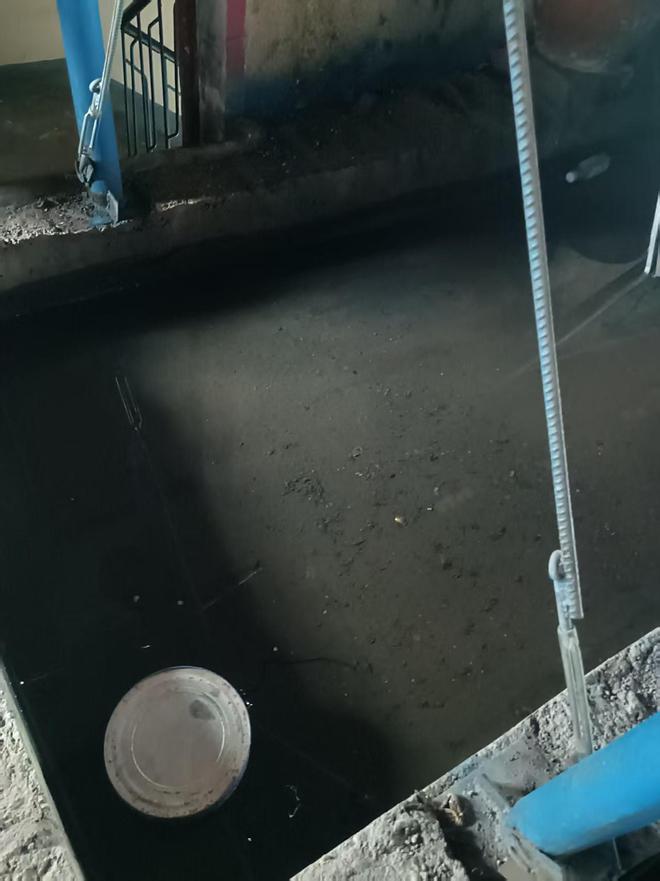 晨意帮忙丨长沙一小区楼顶长期积水，下大雨楼道变“水帘洞”，物业：会修补