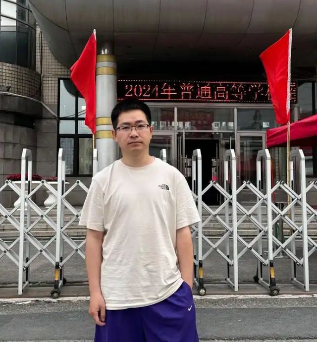 36岁男子再考清华高考分数超640，北京已有3套房还考图什么？