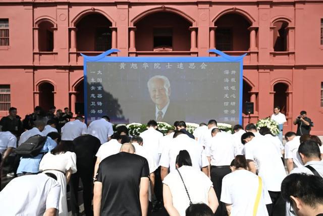 黄旭华院士骨灰今日在家乡安葬，“回故乡”是其生前遗愿