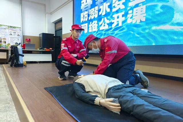 防溺水+急救技能 登封市密织暑期安全防护网