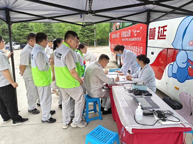 新郑市：血脉相连心向党 无偿献血迎“七一”
