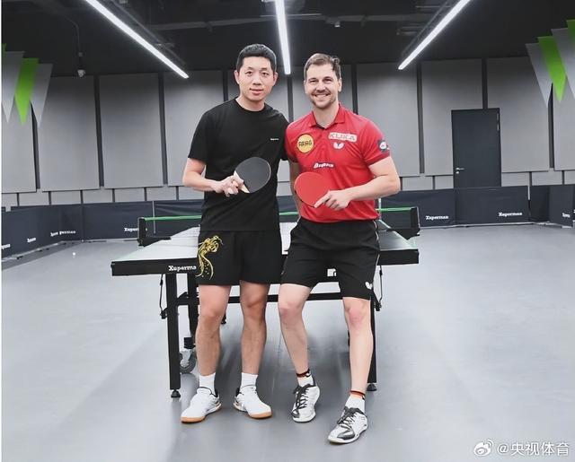樊振东参加德国乒乓球名将波尔的退役仪式，送上祝福，对方曾称他是最难对付的对手