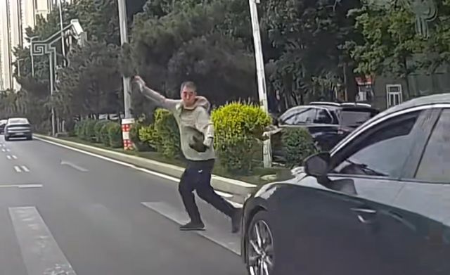 没礼让老大爷的女司机找到了 交警：记3分罚200元
