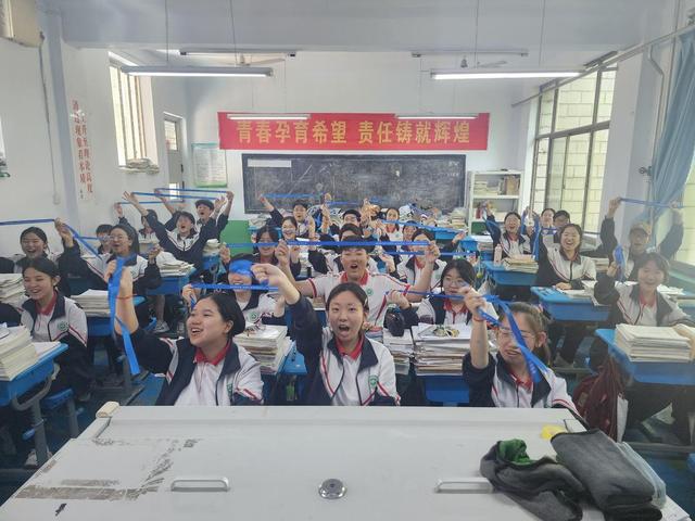 “蓝丝带”护航高考路 淄博全城涌动爱心潮