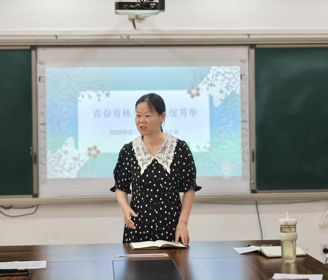 郑州高新区莲花街小学欢送实习生
