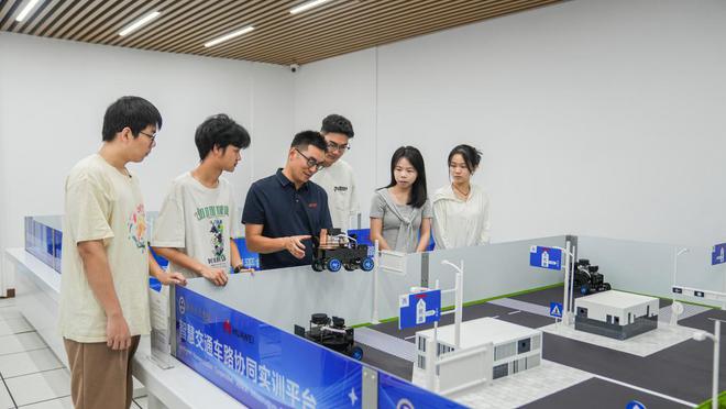 湖南信息学院“华为班”85名学生，就业率100%！