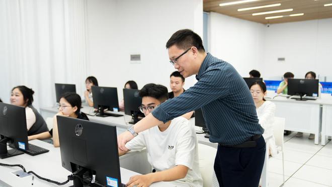 湖南信息学院“华为班”85名学生，就业率100%！