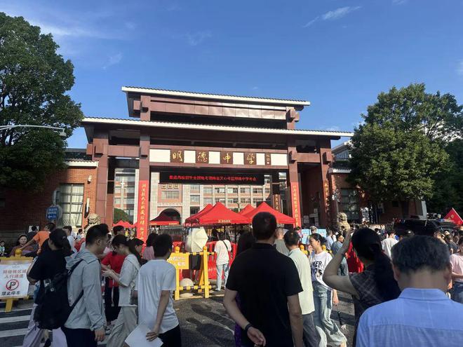 湖南高考现场直击！加油，少年的你！！转发送祝福