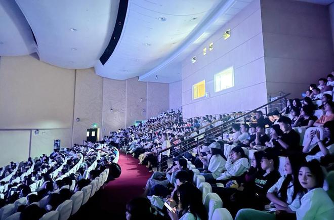 “我在”玩出花！湖师大新传院22级编导生晚会燃爆长沙实验剧场