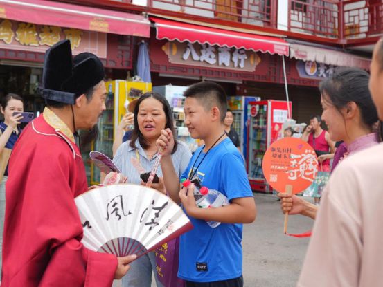 起猛了，在岳阳看到“范仲淹”在给高考生送祝福