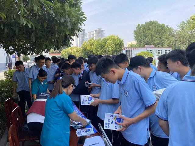 安阳市文峰区东关街道育才西社区开展世界无烟日宣传活动