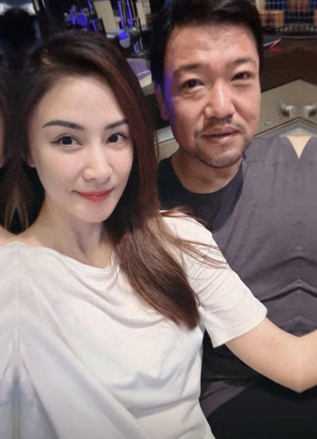 男演员贾冰减肥瘦到脱相！妻子发声，网友：压力给到沈腾