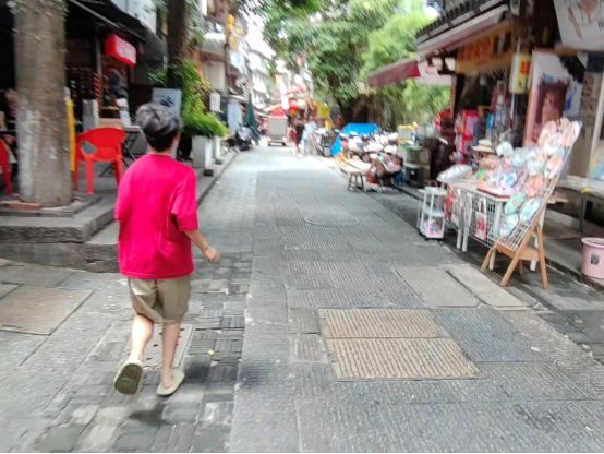 好样的！“我知道在哪，我带你们去”，长沙12岁少年一路奔跑给消防员带路
