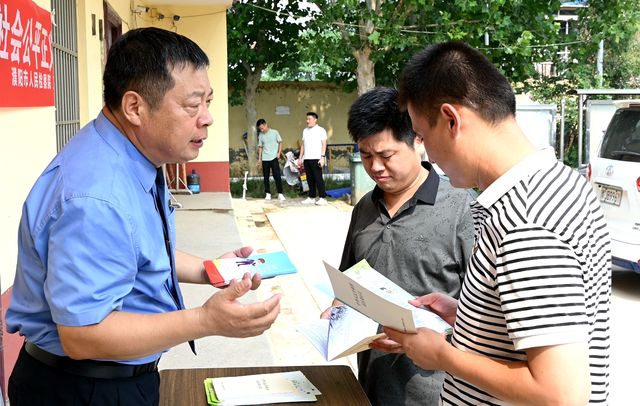 濮阳市检察院赴南乐县大楼村开展“四送一助力”活动