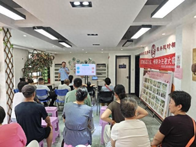 郑州郑东新区应急管理局开展应急安全宣传“进社区”活动