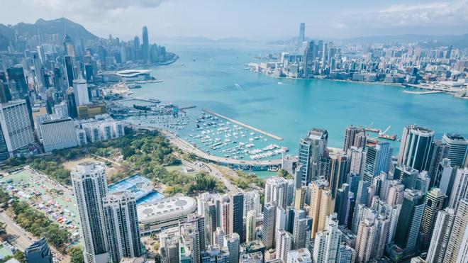 香港豪门的光环与债务：三大家族拟融资超1350亿港元，地产巨头集体转身