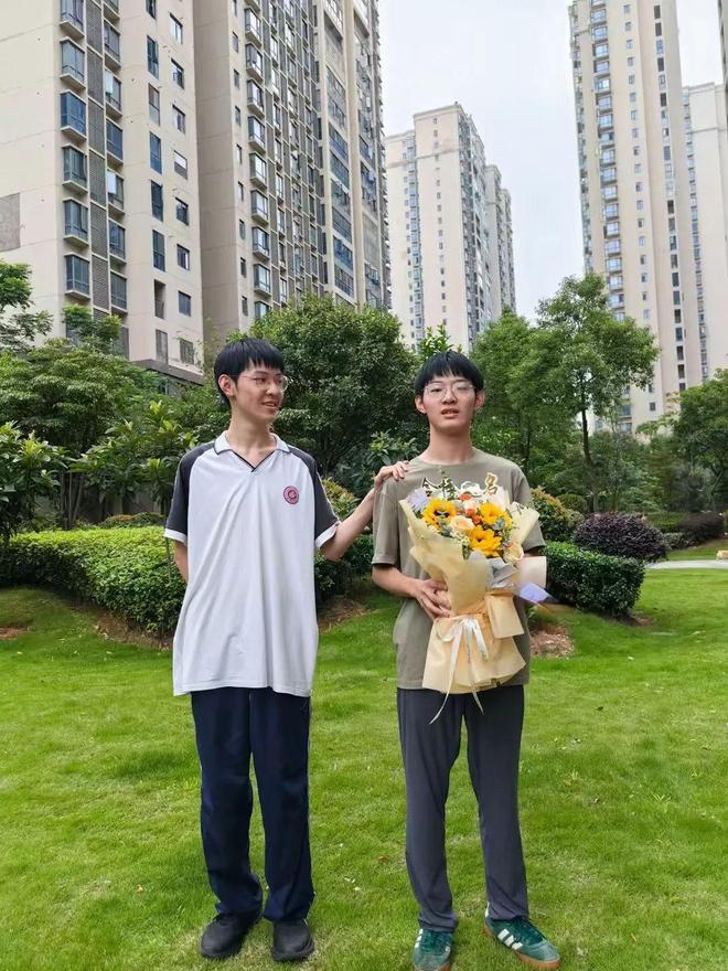 厉害了！湖南这对双胞胎兄弟双双上清华
