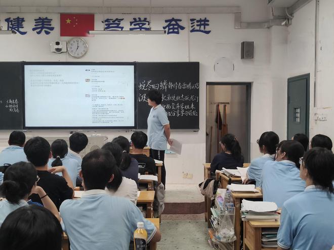 一分未花！长沙女生把所获奖学金捐赠给高中母校，将去北大读书