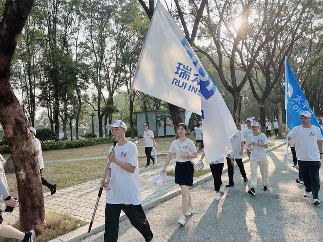 瑞众人寿信阳中支开展“全国保险公众宣传日”公益健步走活动