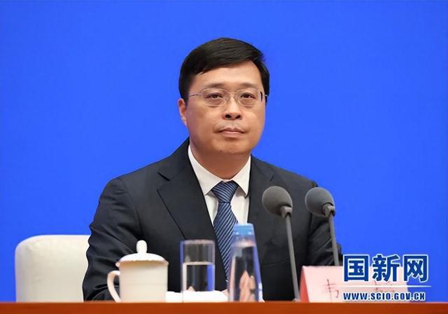 韦韬，任广西壮族自治区副主席，代理自治区主席