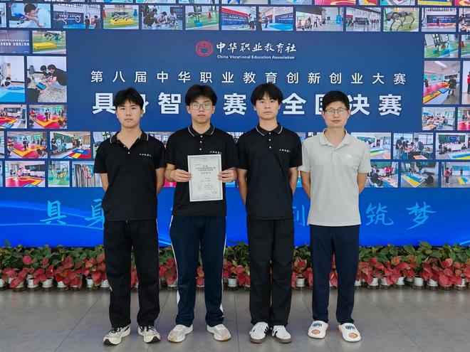 从“零设备”到“全国摘金”：长沙高新技术工程学子硬核逆袭机器人赛道
