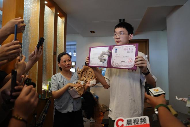 来自清华！湖南首封高考录取通知书送达