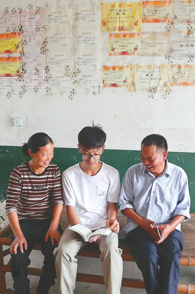 励志！父母患病家庭条件不好，益阳农村少年高考642分，第一志愿为北邮：想改变家庭