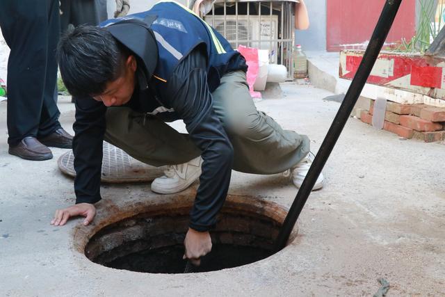 义务疏掏暖民心 “排”忧解难获好评