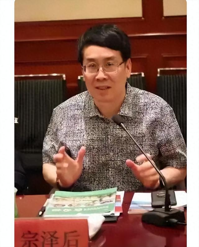 亲叔叔评价宗馥莉：不够厚道，他是什么样的人？这么说厚道吗？
