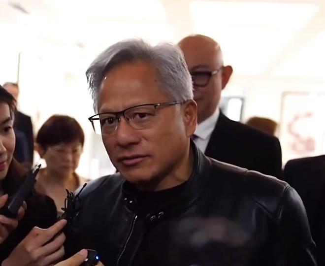 黄仁勋穿唐装演讲，英伟达H20芯片将重启销售，华强北供应商：价格还没降