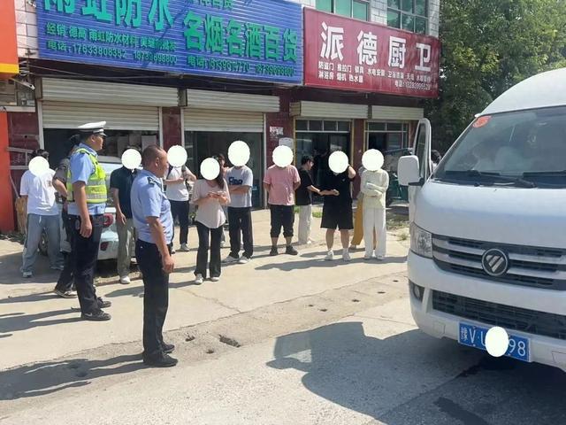 驾校学员坐着超员车去考试，驻马店交警现场“回炉”补课！
