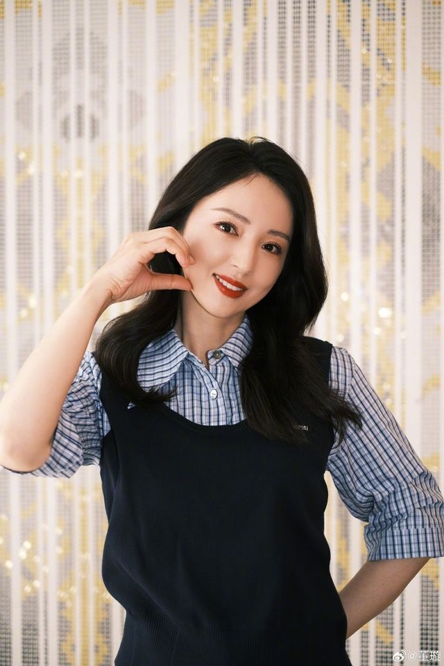 董璇嫁小9岁张维伊，再婚敬酒照曝光，佟丽娅关悦当伴娘泪洒现场；董璇：尊重内心的选择