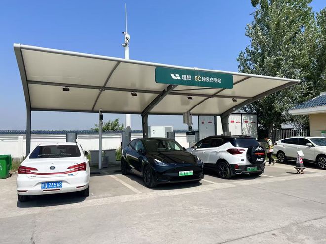 理想汽车的护城河，不是“冰箱彩电大沙发”