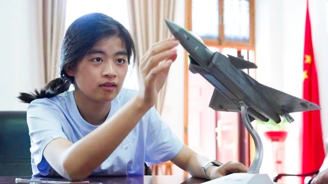 河南学子梁诗祎（660分，全国第一）录取通知书送达！