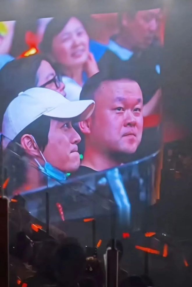 韩红合肥开唱陈晓低调现身，韩红：他也是一个悄悄捐款的人
