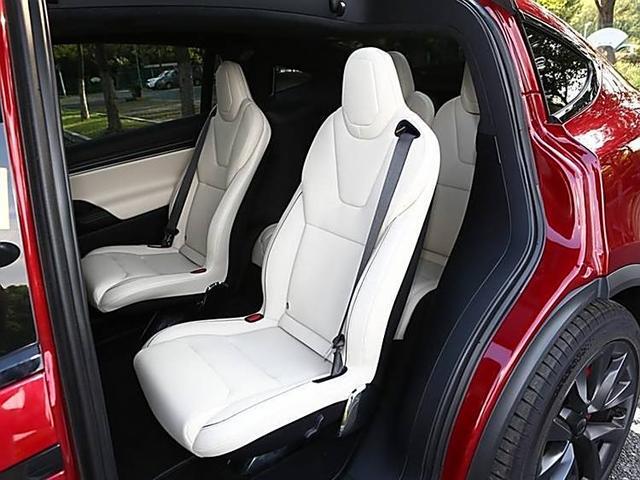 特斯拉 Model Y L 配置曝光 六座布局空间升级