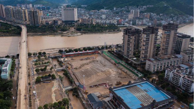 一个保险查勘员的榕江纪实：党员冲锋在前，洪水淤泥中救出400多辆汽车