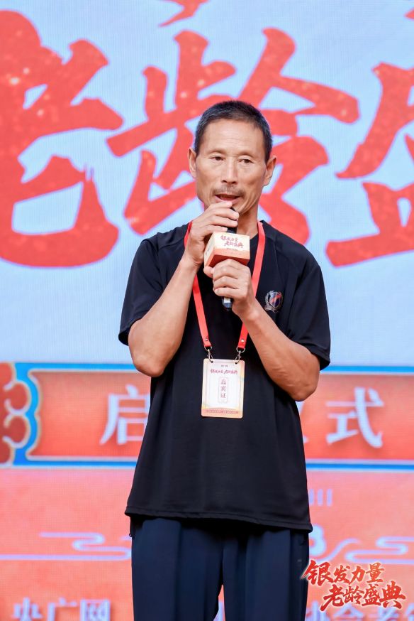 “工地大叔”刘诗利和《我的母亲》作者安三山同框
