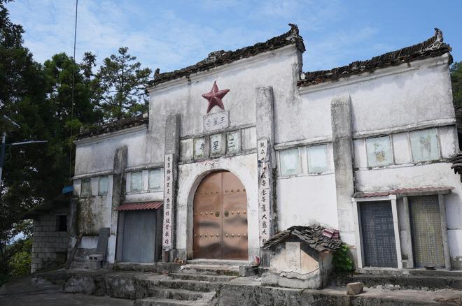 千年银杏下的安化双烟村，曾有12个年轻人随红军走向抗日战场