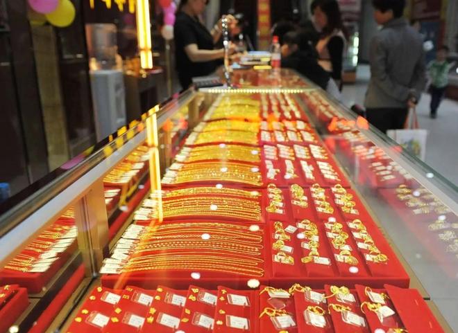 央行：8月1日起现金买黄金钻石超10万元需上报