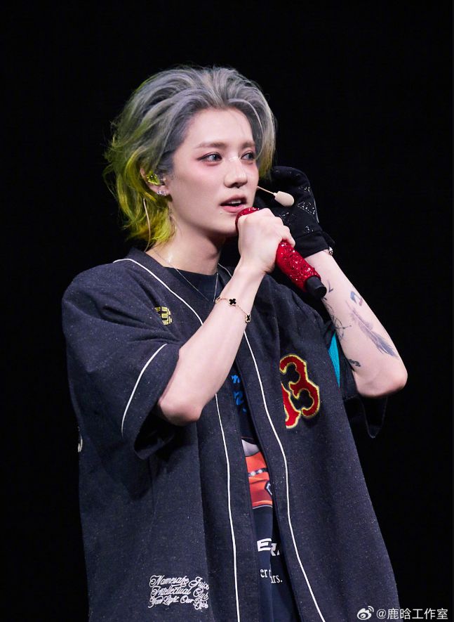 鹿晗多平台账号解封，此前因在直播中出现不良行为引争议，解封后账号迅速涨粉