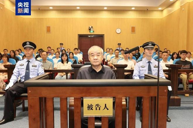 新疆维吾尔自治区政协原党组成员、副主席窦万贵，一审被判死缓
