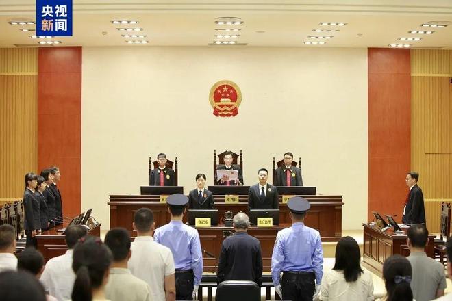 新疆维吾尔自治区政协原党组成员、副主席窦万贵，一审被判死缓