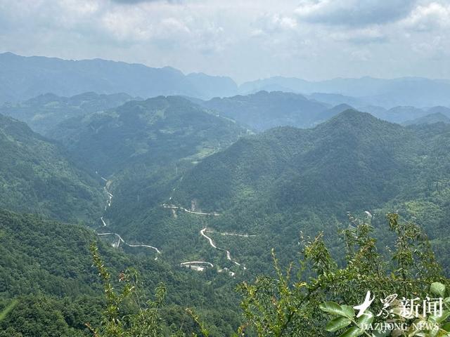 走过山路“360弯” 崇山峻岭中义诊