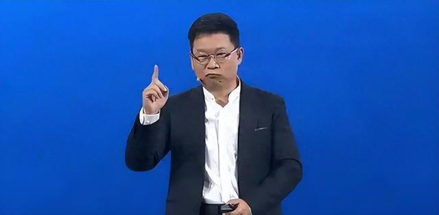 余承东回应开车睡觉：低头看手机致进局子，智能驾驶待法规解锁