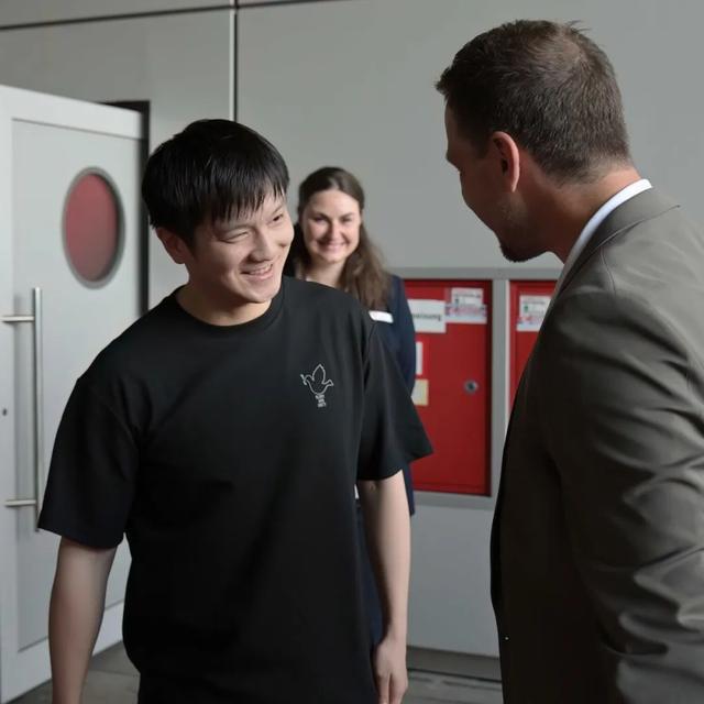 奥恰洛夫晒与樊振东、波尔合影：我们的新男团