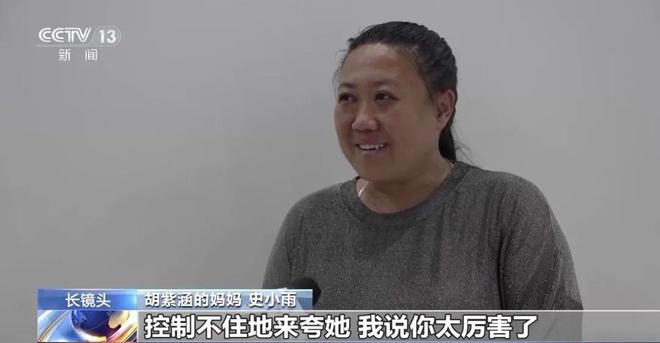 “妈妈，我能救她！”危急关头，11岁小学生冷静出手，用海姆立克法救下一女子